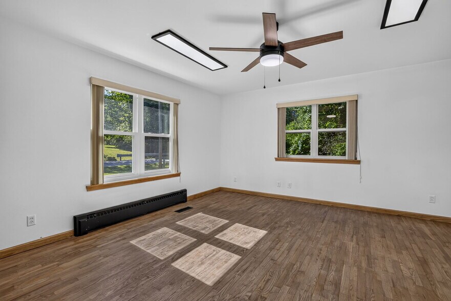 More Photos Of 535 Elm St, Hillsboro Office For Sale