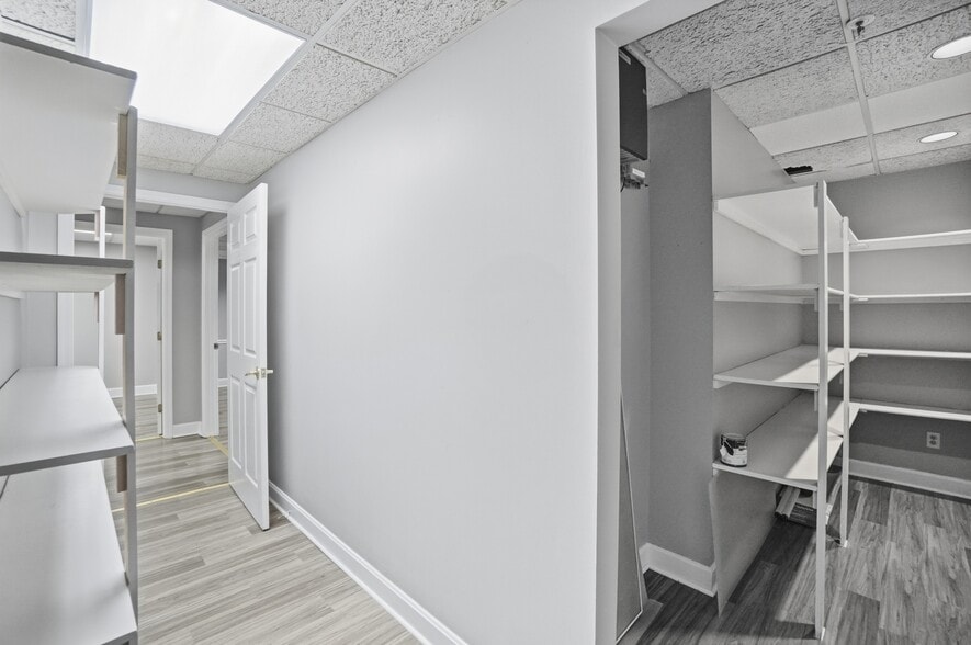 More Photos Of 4753-4759 Cornell Rd, Blue Ash Medical For Sale