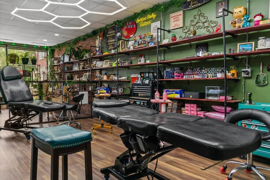 More Photos Of 453-463 S Thompson Ave, Excelsior Springs Storefront Retail Office For Sale