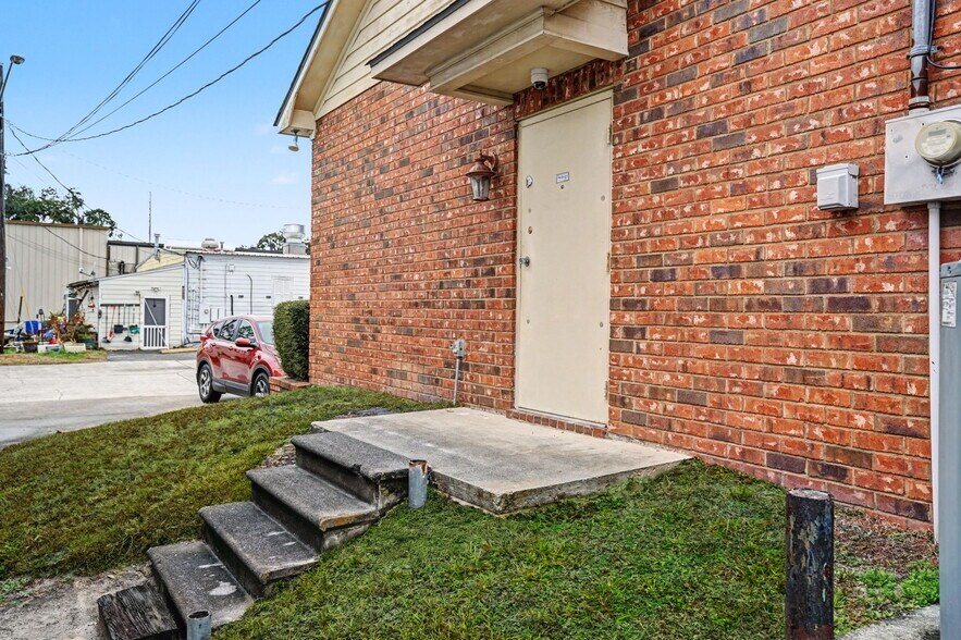 More Photos Of 3021 E Victory Dr, Savannah Office For Sale