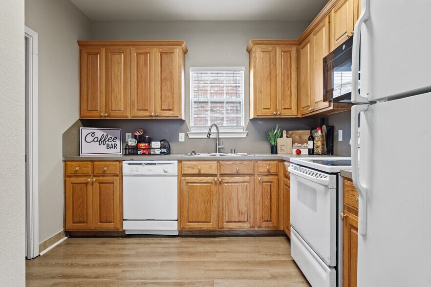 More Photos Of 2406-2418 S University Parks Dr, Waco Apartments For Sale