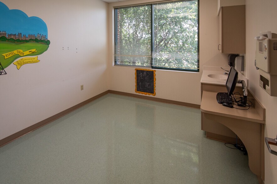 More Photos Of 530 Corporate Cir, Salisbury Office For Sale