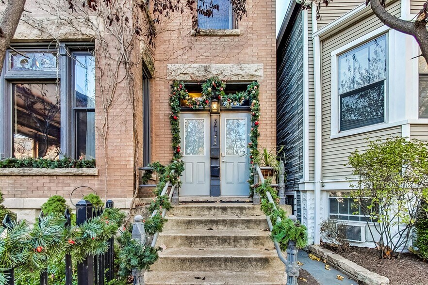 More Photos Of 3412 N Janssen Ave, Chicago Multifamily For Sale