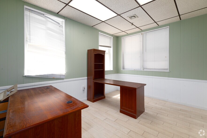 More Photos Of 3 Cass St, Keyport Warehouse For Lease