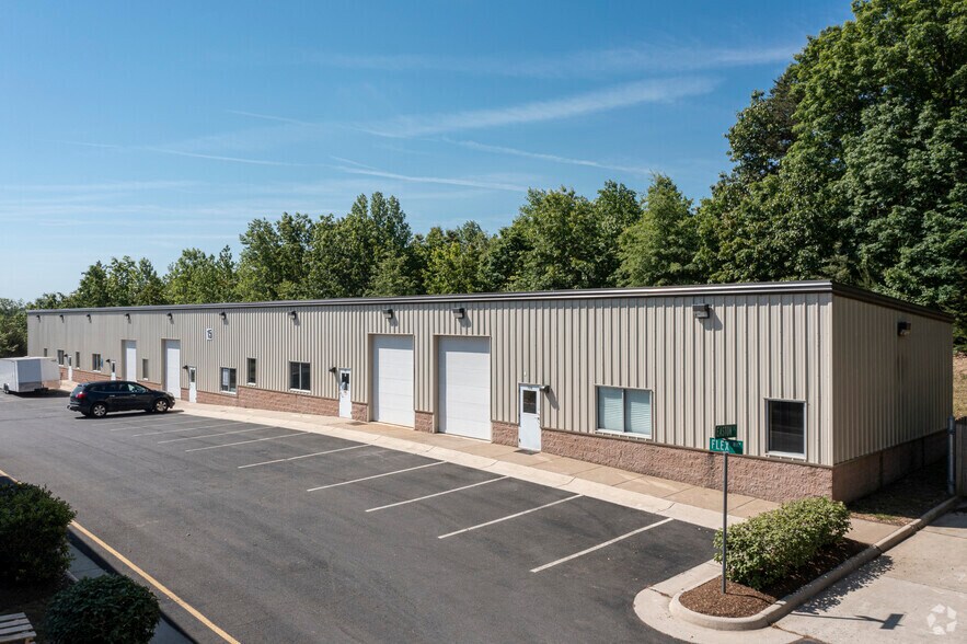 More Photos Of 20 Rawlings Pl, Fredericksburg Warehouse For Lease