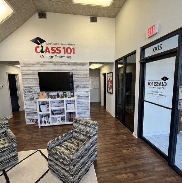 More Photos Of 9292 Huntington Sq, North Richland Hills Loft Creative Space For Lease