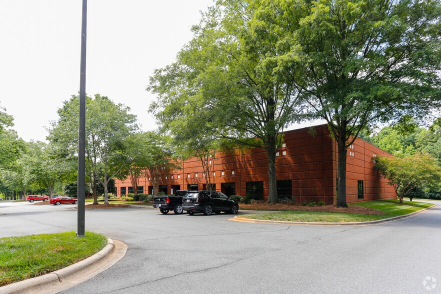 More Photos Of 11515 Vanstory Dr, Huntersville Light Distribution For Lease
