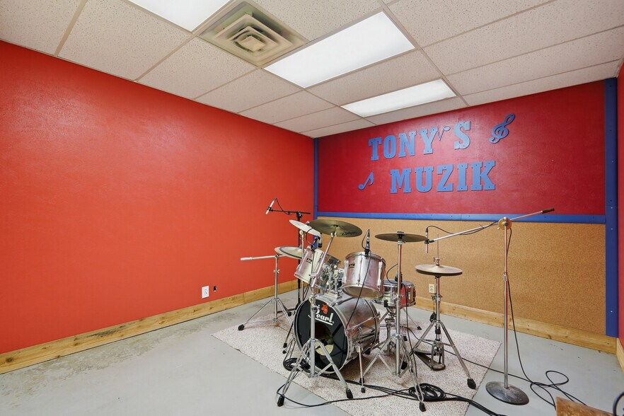More Photos Of 7150 Baker Blvd, Fort Worth Office For Sale