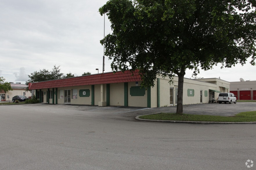 More Photos Of 39 Mildred Dr, Fort Myers Flex For Lease