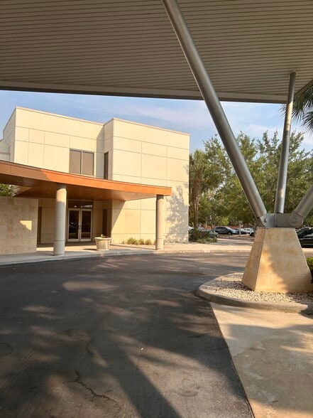 More Photos Of 613 Concourse Pky S, Maitland Schools For Lease