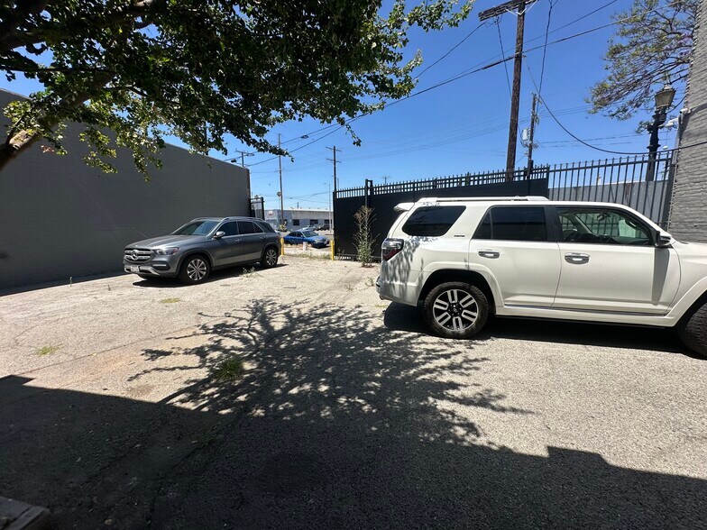 More Photos Of 3850 Broadway Pl, Los Angeles Warehouse For Lease