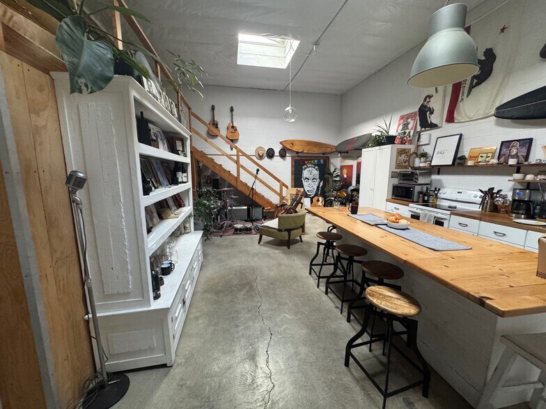 More Photos Of 939 Manhattan Beach Blvd, Manhattan Beach Freestanding For Sale