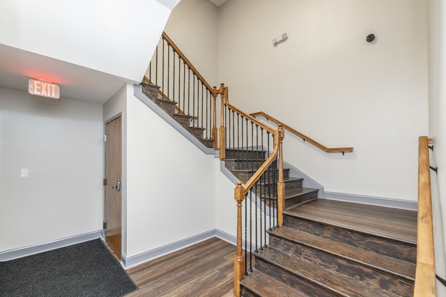 More Photos Of 411 Branchway Rd, Richmond Office Residential For Lease