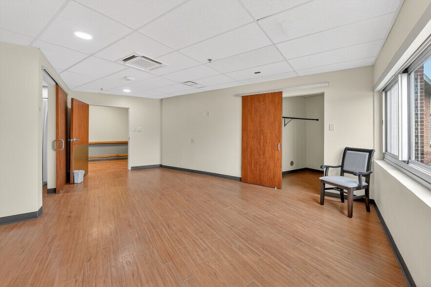 More Photos Of 106 Hospital Dr, Smithville Assisted Living For Sale