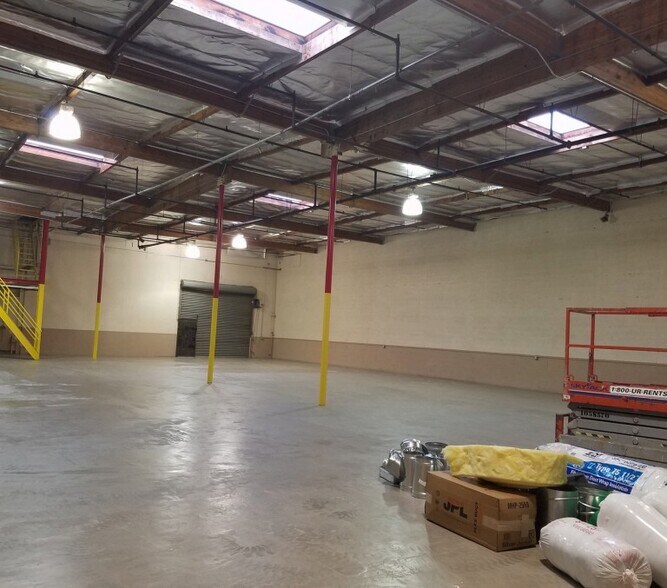 More Photos Of 417-421 E Commercial St, Anaheim Warehouse For Lease