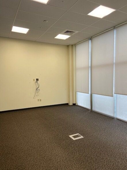 More Photos Of 323 Garfield St S, Parkland Apartments For Lease