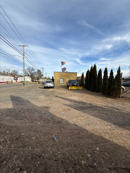 More Photos Of 2581 State St, Hamden Auto Repair For Sale