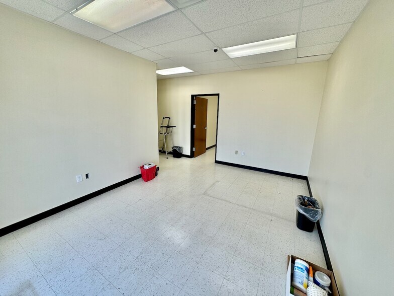 More Photos Of 4844 CR 430, Pleasanton Warehouse For Lease