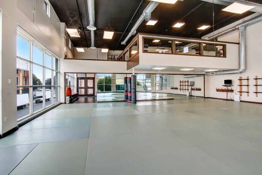 More Photos Of 11500-11518 Santa Monica Blvd, Los Angeles Office For Sale