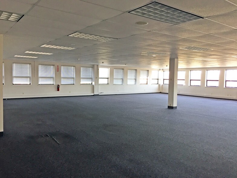 More Photos Of 1100 W Glen Ave, Peoria Office For Lease