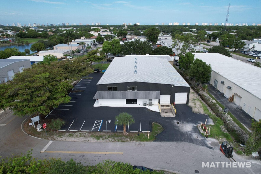 More Photos Of 2221 Corporation Blvd, Naples Light Manufacturing For Lease
