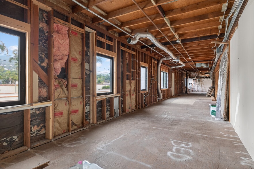 More Photos Of 1895 E Main St, Ventura General Retail For Sale