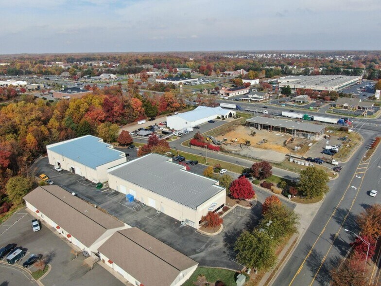 More Photos Of 12 Commerce Pky, Fredericksburg Flex For Lease