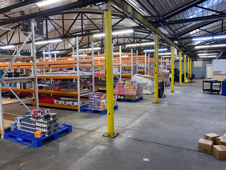 More Photos Of 1024 Gatewood Ave, Greensboro Warehouse For Lease