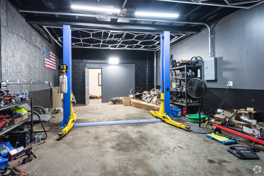More Photos Of 872 W Main St, Spartanburg Light Manufacturing For Sale
