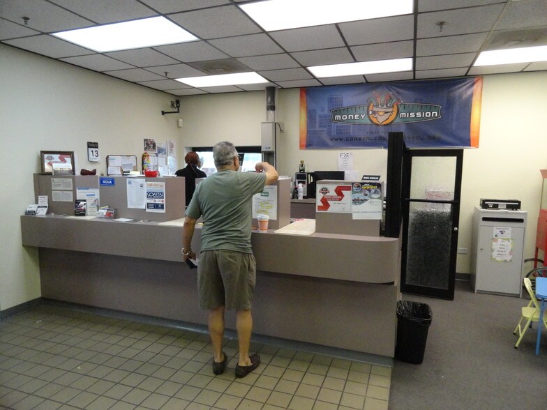 More Photos Of 2411-2421 69th St, Galveston Storefront For Lease