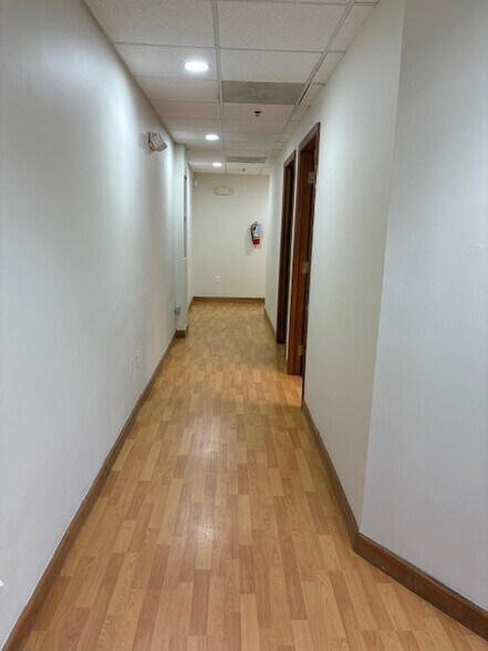 More Photos Of 2201-2225 N Commerce Pky, Weston Unknown For Lease