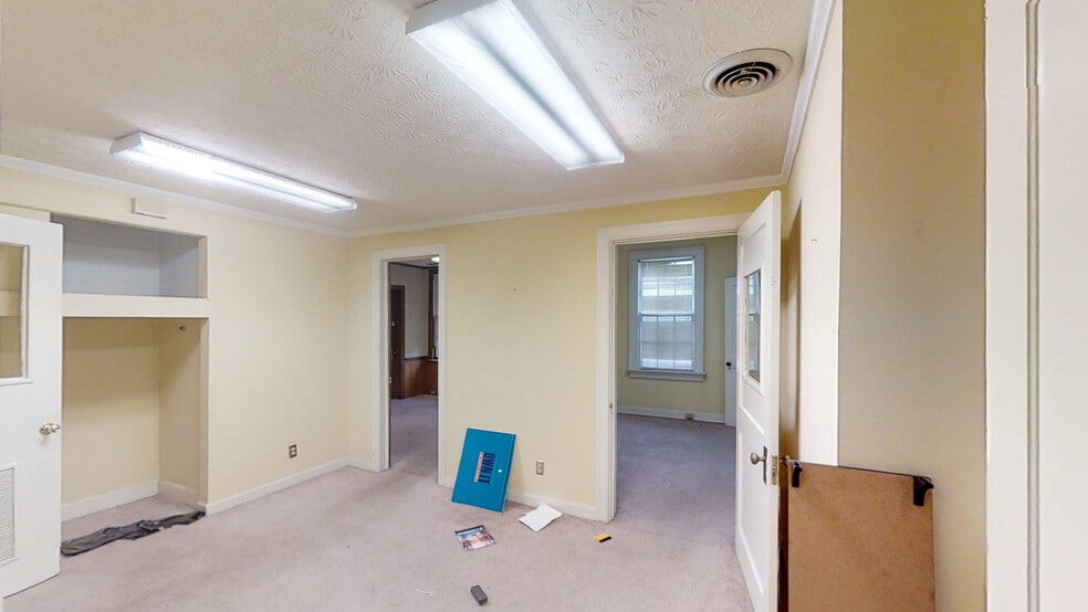 More Photos Of 1015 13th St, Columbus General Retail For Sale