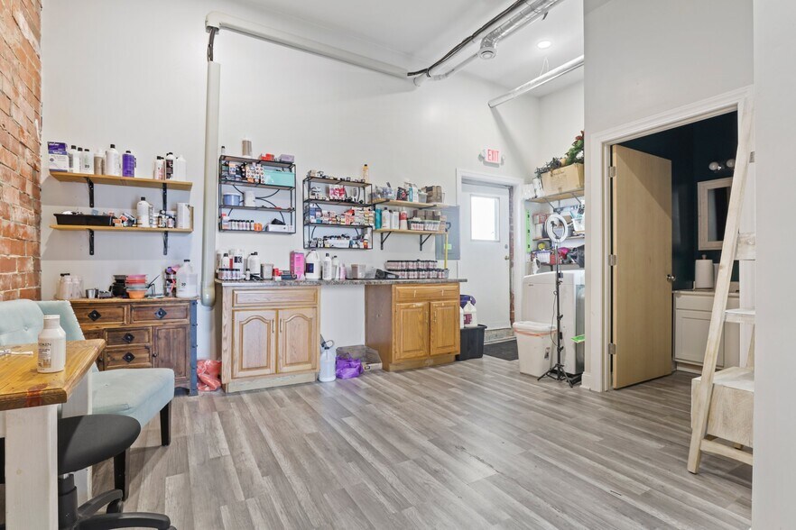 More Photos Of 14 W Depot St, Pataskala Showroom For Sale