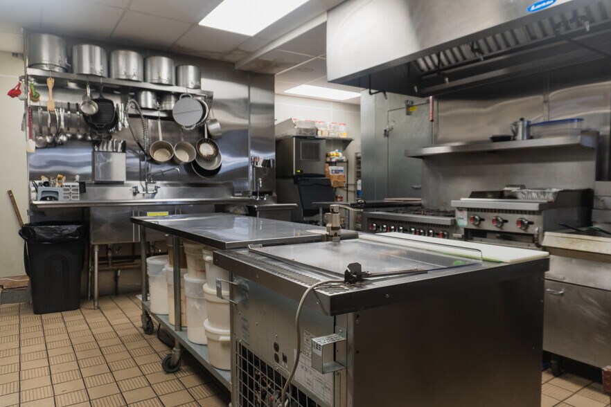 More Photos Of 3927-3929 Ames Ave, Omaha Storefront Retail Residential For Lease