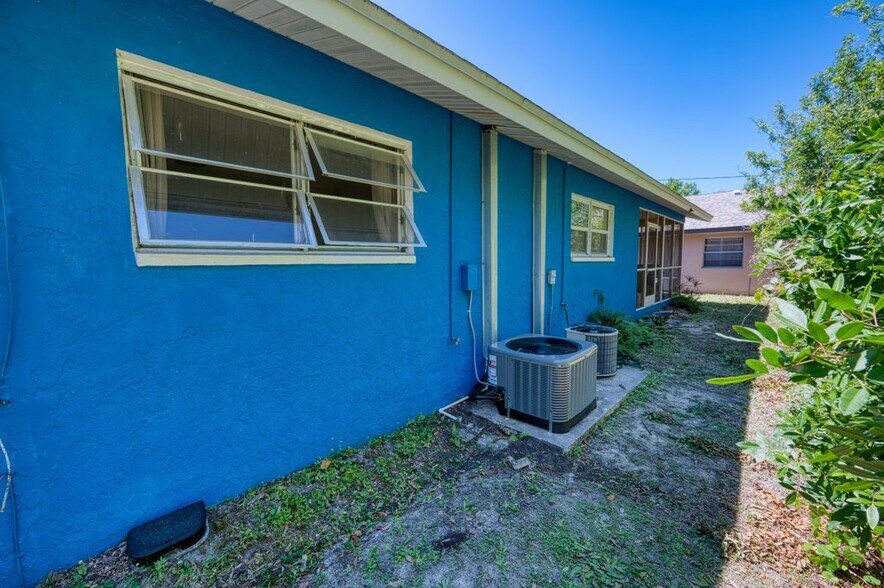 More Photos Of 25038 Harborview Rd, Port Charlotte Apartments For Sale