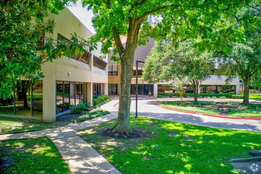 More Photos Of 800 Bering Dr, Houston Office For Sale