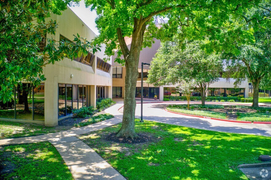 More Photos Of 800 Bering Dr, Houston Office For Lease