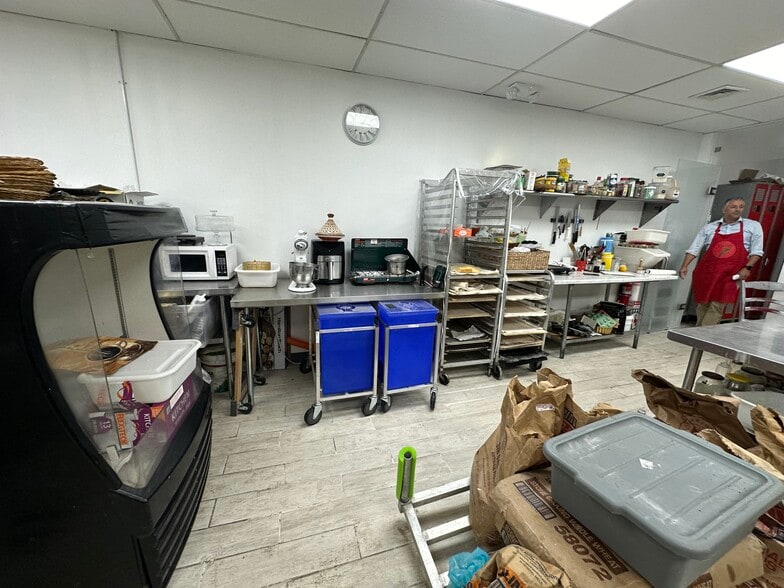 More Photos Of 380-392 W Putnam Ave, Greenwich General Retail For Sale