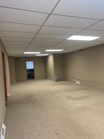 More Photos Of 1902 W 1st St, Duluth Service For Lease
