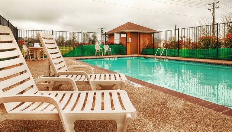 More Photos Of 100 Fm 147, Marlin Hotel For Sale