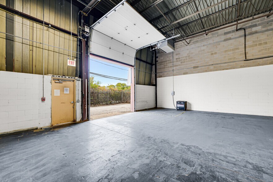 More Photos Of 721 E 112th St, Chicago Flex For Lease