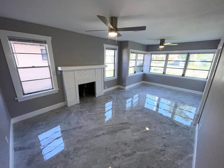 More Photos Of , Saint Petersburg Multifamily For Sale