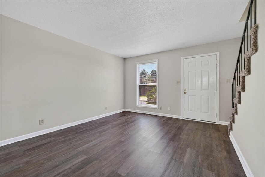 More Photos Of 1531 E Knollwood Cir, Clarksville Apartments For Sale