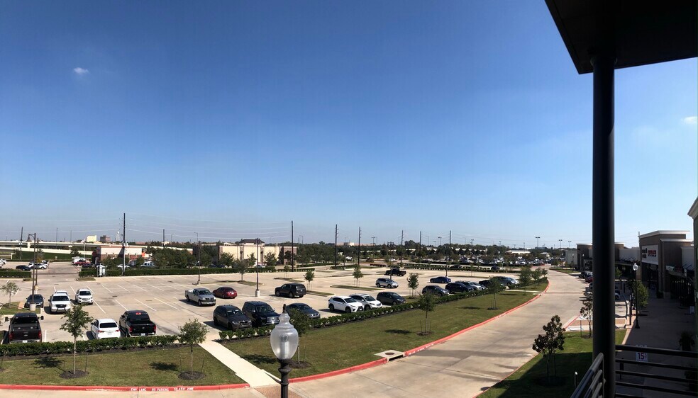 More Photos Of 520 Highway 6, Sugar Land Storefront For Lease