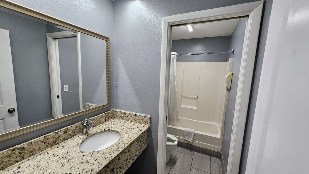 More Photos Of 670 E Vine St, Kissimmee Hotel For Sale