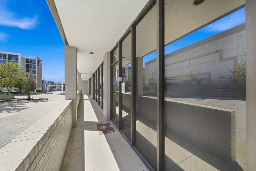 More Photos Of 615 19th St, Columbus Medical For Lease