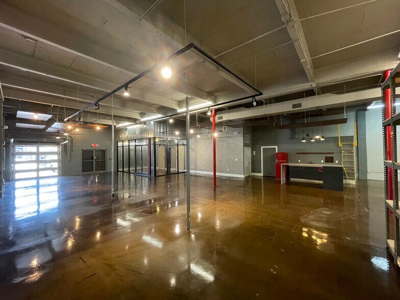 More Photos Of 525 NW 29th St, Miami Light Distribution For Lease