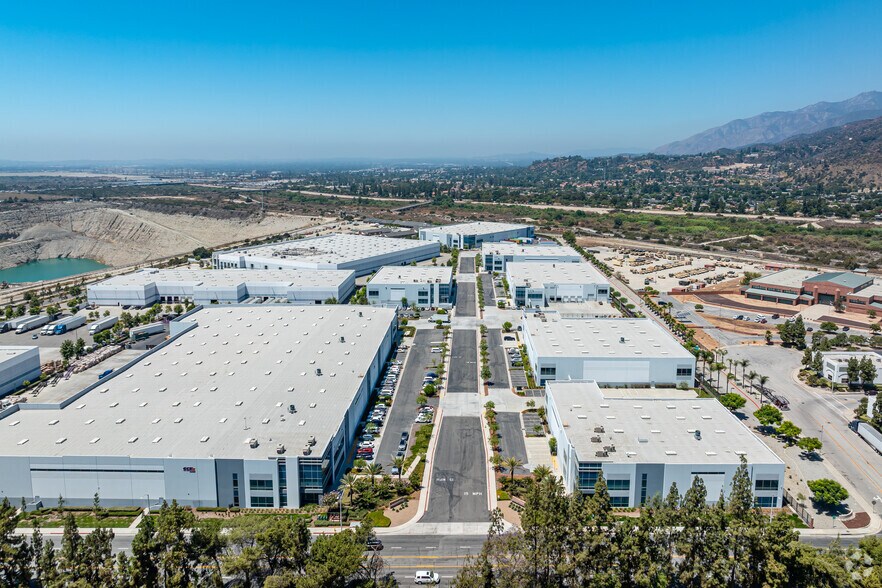 More Photos Of 1011 N Todd Ave, Azusa Warehouse For Lease