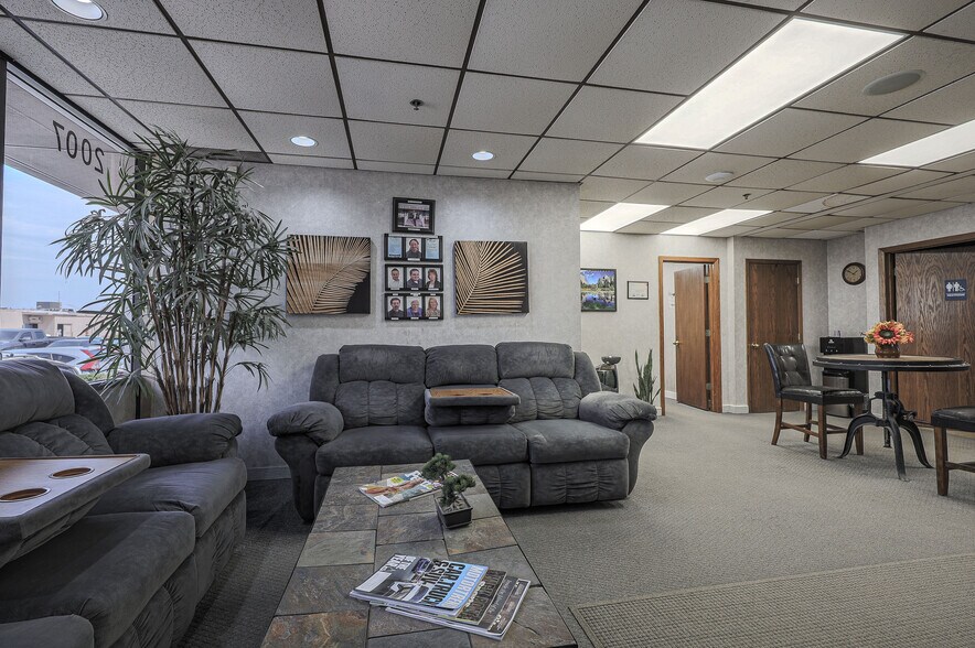 More Photos Of 2005-2007 W 103rd Ter, Leawood Service For Sale