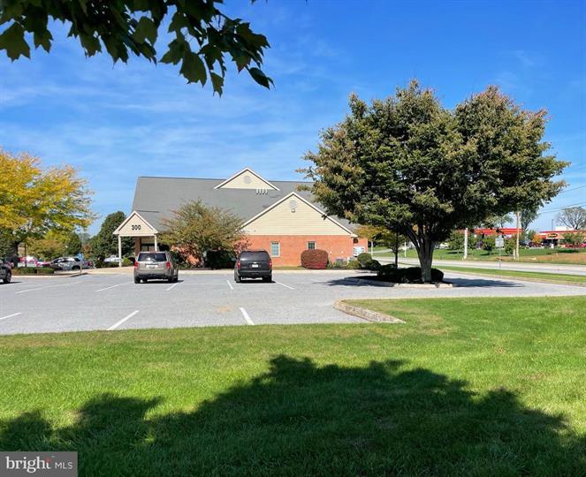 More Photos Of 300 Historic Dr, Strasburg General Retail For Sale